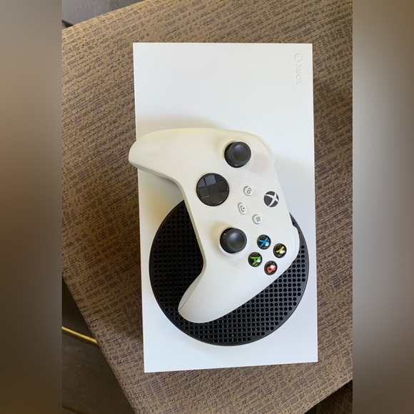 SERIOUS BUYERS ONLY
Comes With Power Cable and HDMI and Controller